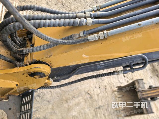 大臂背部俯視(工作和回轉(zhuǎn)裝置) 大臂背部俯視(工作和回轉(zhuǎn)裝置)