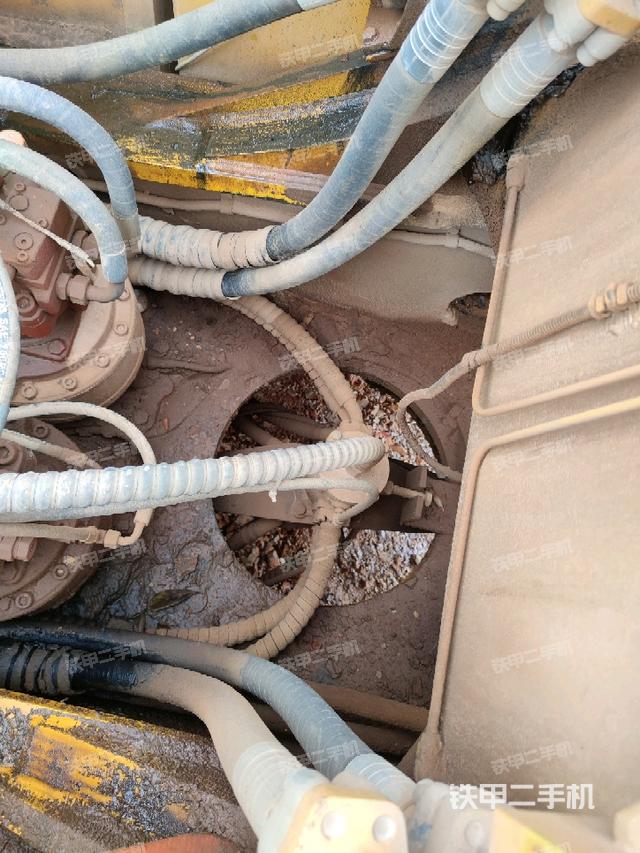 中央回转接头特写(上车部件) 中央回转接头特写(上车部件)