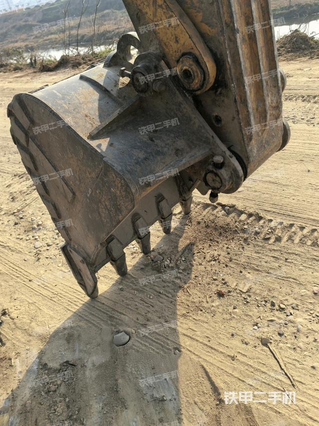 鏟斗右后整體（工作和回轉(zhuǎn)裝置）