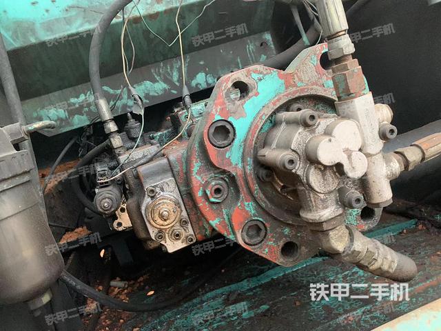 液壓泵艙室正面整體（整機(jī)外觀）