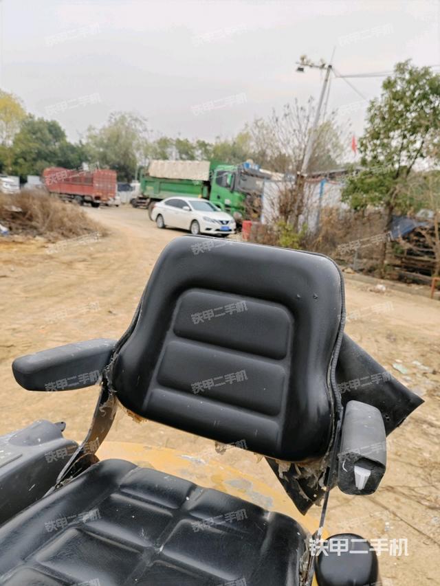 后窗玻璃角標(biāo)（駕駛室部分）