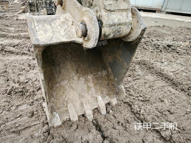 鏟斗右后整體（工作和回轉(zhuǎn)裝置）