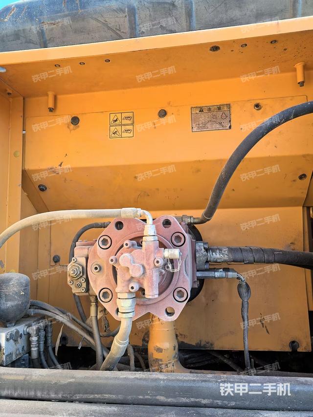 液壓泵艙室正面整體（整機(jī)外觀）