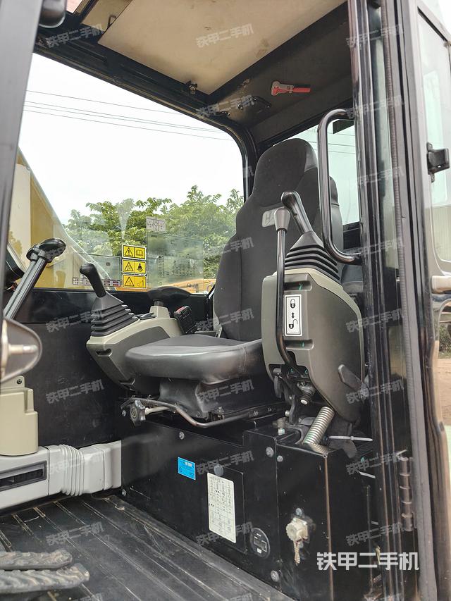 驾驶室整体（整机外观）