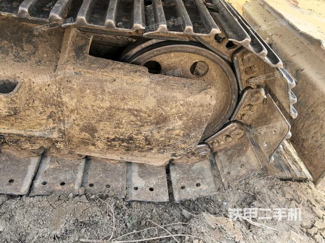 右驅(qū)動輪（行走機構(gòu)）