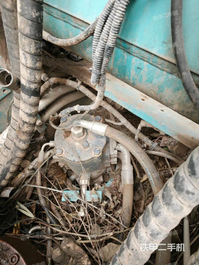 中央回轉(zhuǎn)接頭特寫（上車部件）