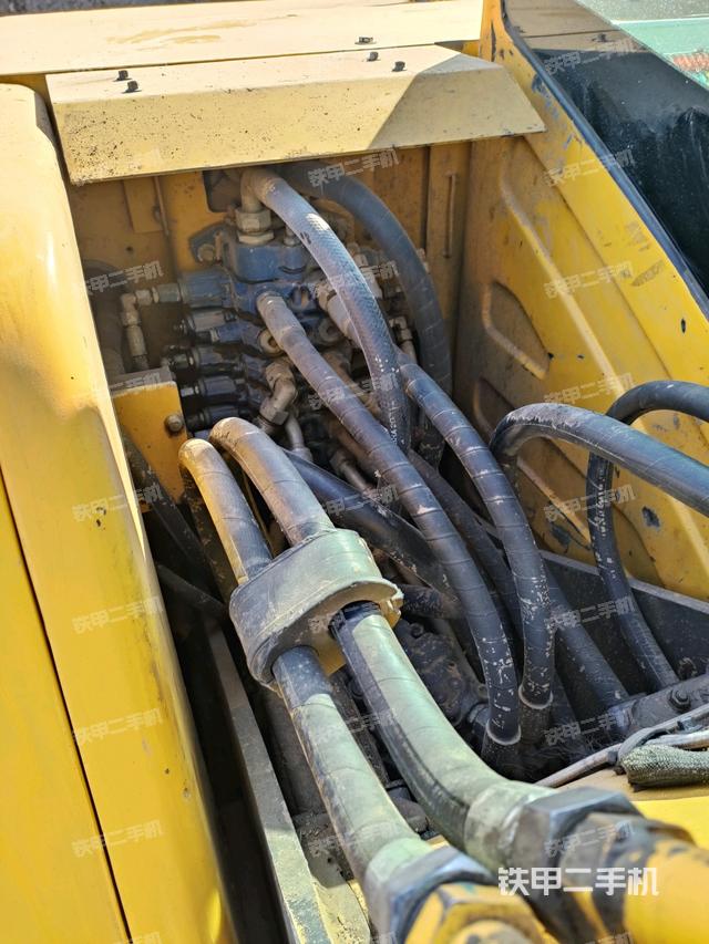 回轉(zhuǎn)馬達和主控閥（整機外觀）