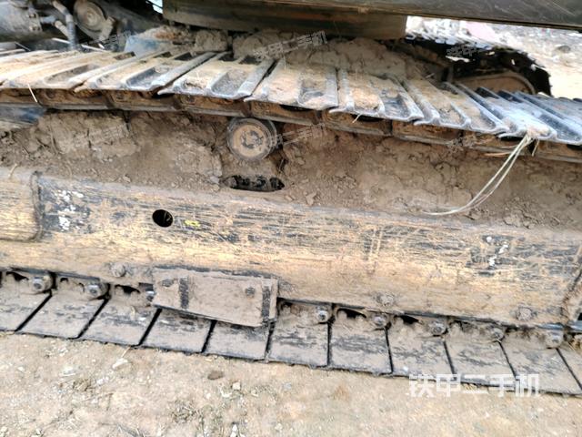 轉盤和下車架正前(工作和回轉裝置) 轉盤和下車架正前(工作和回轉裝置)