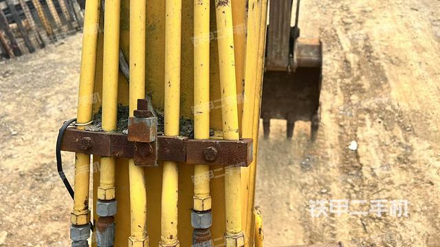 大臂背部俯視(工作和回轉(zhuǎn)裝置) 大臂背部俯視(工作和回轉(zhuǎn)裝置)