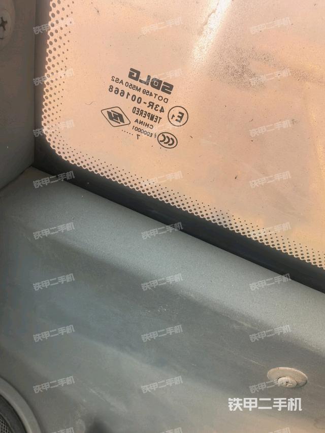 左后方玻璃角標(biāo)（駕駛室部分）