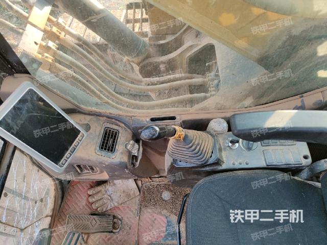 座椅右側(cè)控制臺/鑰匙門/油門/含右手柄(駕駛室部分) 座椅右側(cè)控制臺/鑰匙門/油門/含右手柄(駕駛室部分)