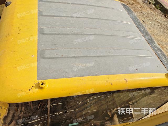 駕駛室頂部（整機外觀）