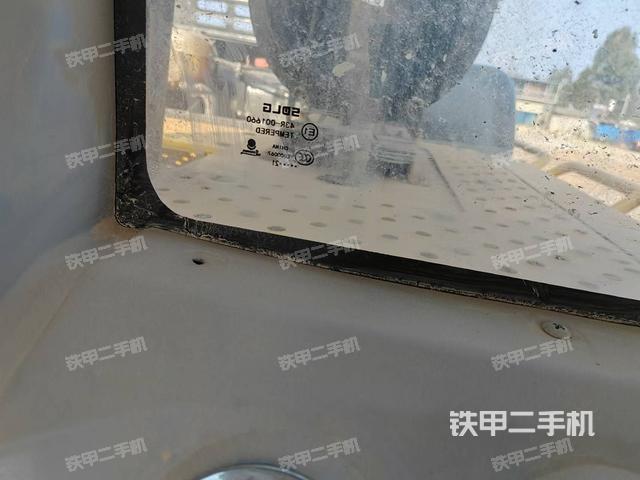 后窗玻璃角標（駕駛室部分）