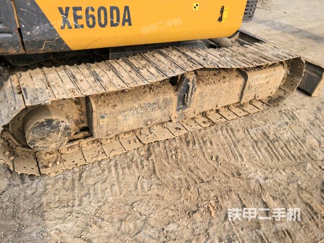 左側(cè)履帶整體?(行走機(jī)構(gòu)) 左側(cè)履帶整體?(行走機(jī)構(gòu))