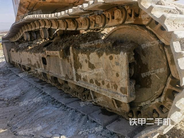 單側(cè)履帶整體(整機(jī)外觀) 單側(cè)履帶整體(整機(jī)外觀)