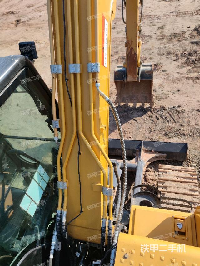 大臂背部俯視(工作和回轉(zhuǎn)裝置) 大臂背部俯視(工作和回轉(zhuǎn)裝置)