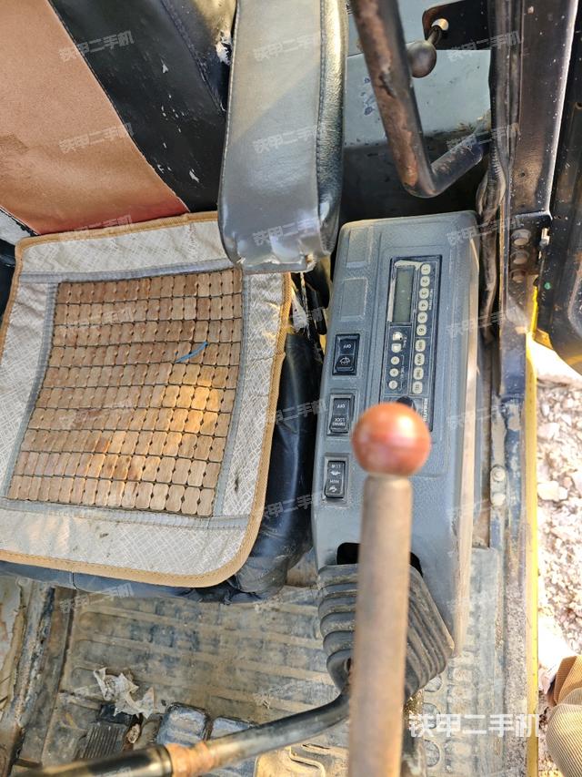 座椅左側(cè)控制臺/音響/含左手柄（駕駛室部分）