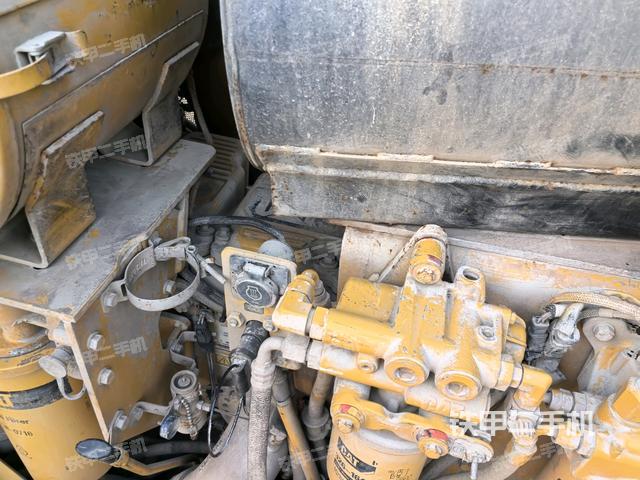 發(fā)動(dòng)機(jī)右側(cè)全景(推土機(jī)發(fā)動(dòng)機(jī)艙) 發(fā)動(dòng)機(jī)右側(cè)全景(推土機(jī)發(fā)動(dòng)機(jī)艙)