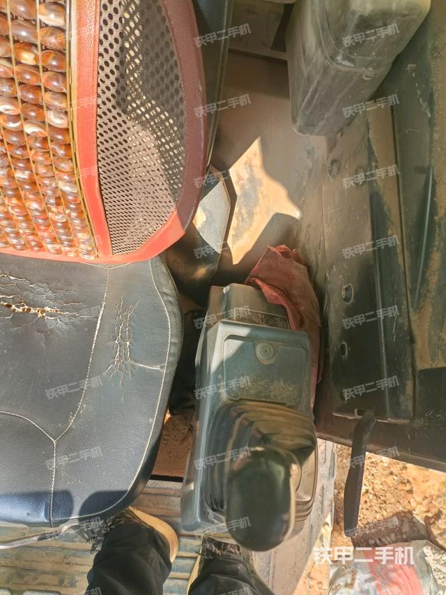 座椅左側(cè)控制臺(tái)/音響/含左手柄（駕駛室部分）