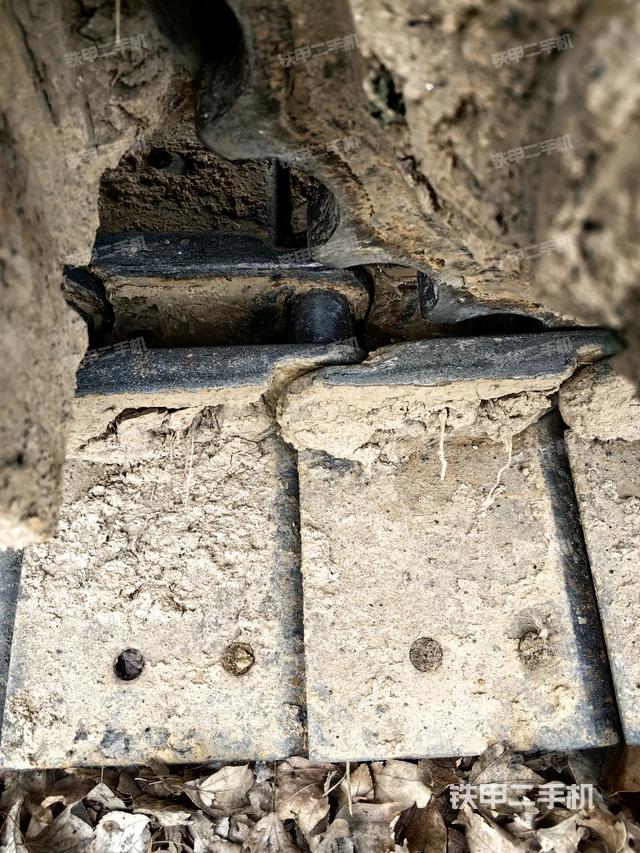 右驅(qū)動輪（行走機(jī)構(gòu)）