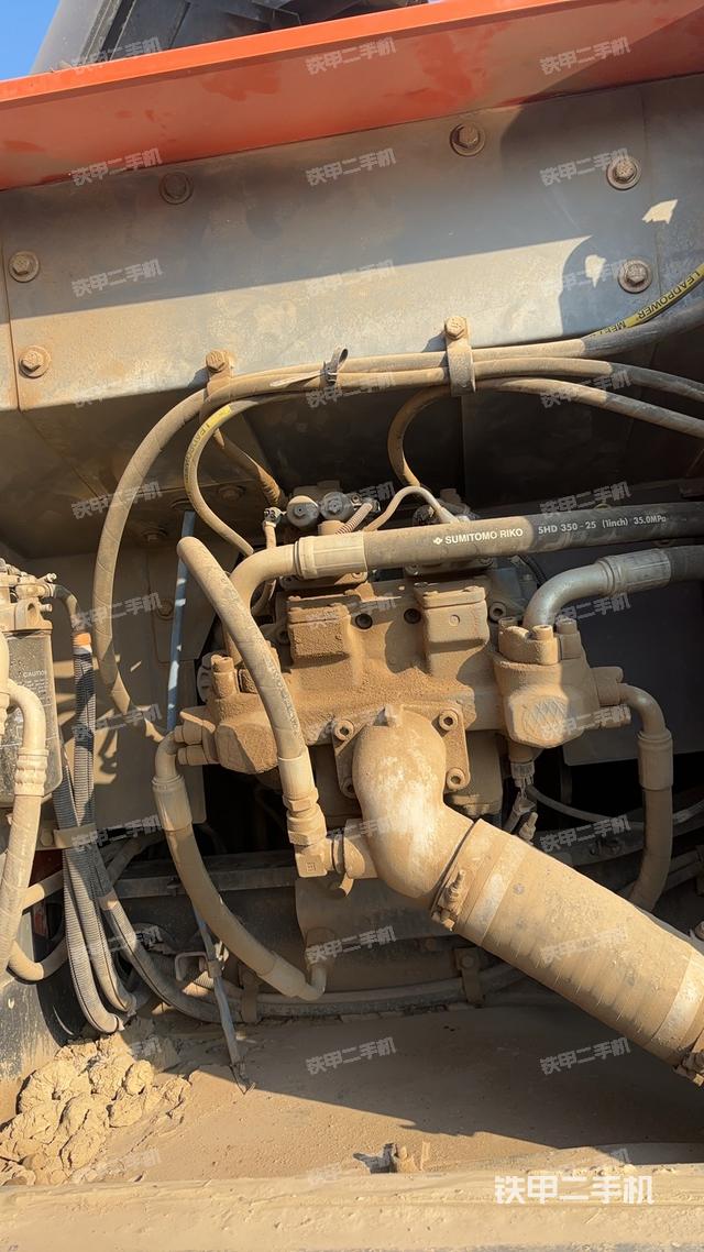 液壓泵艙室正面整體（整機(jī)外觀）