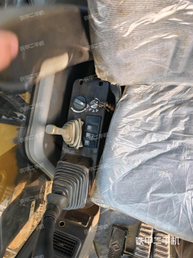 座椅右側(cè)控制臺/鑰匙門/油門/含右手柄（駕駛室部分）