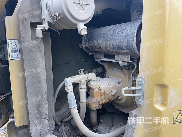 液壓泵艙室正面整體(整機(jī)外觀) 液壓泵艙室正面整體(整機(jī)外觀)