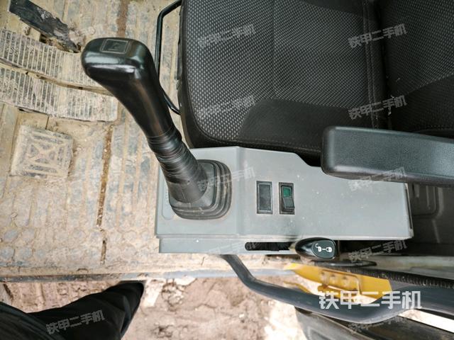 座椅左側(cè)控制臺/音響/含左手柄（駕駛室部分）