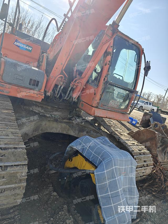 驾驶室顶部（整机外观）