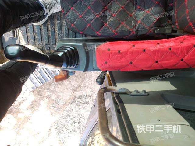 座椅左側(cè)控制臺/音響/含左手柄(駕駛室部分) 座椅左側(cè)控制臺/音響/含左手柄(駕駛室部分)