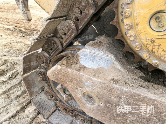 右驅(qū)動(dòng)輪(推土機(jī)底盤及工作裝置) 右驅(qū)動(dòng)輪(推土機(jī)底盤及工作裝置)