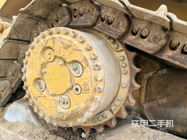 右引導(dǎo)輪(推土機(jī)底盤及工作裝置) 右引導(dǎo)輪(推土機(jī)底盤及工作裝置)