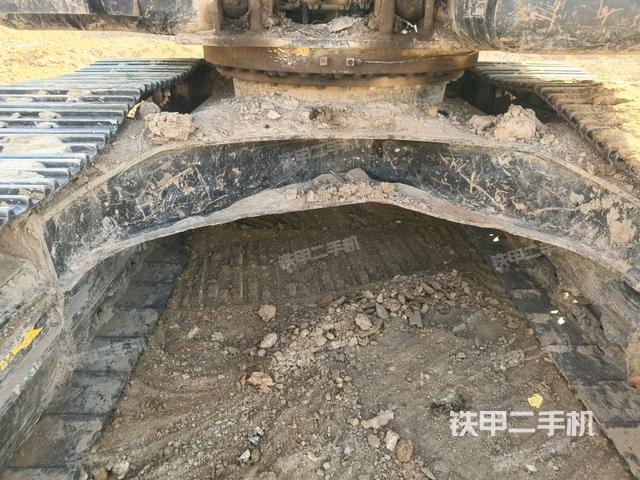 轉(zhuǎn)盤和下車架正前（工作和回轉(zhuǎn)裝置）