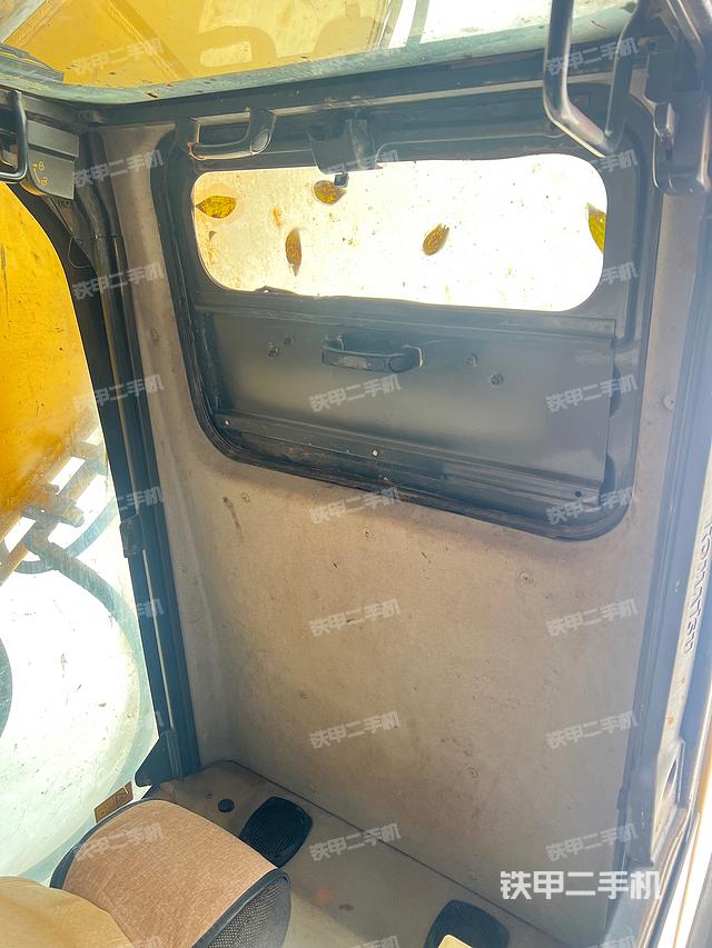 驾驶室顶部（整机外观）