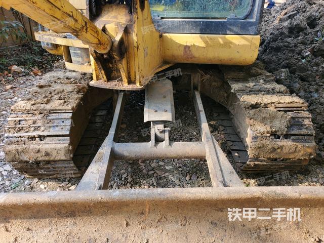 轉(zhuǎn)盤和下車架正前（工作和回轉(zhuǎn)裝置）