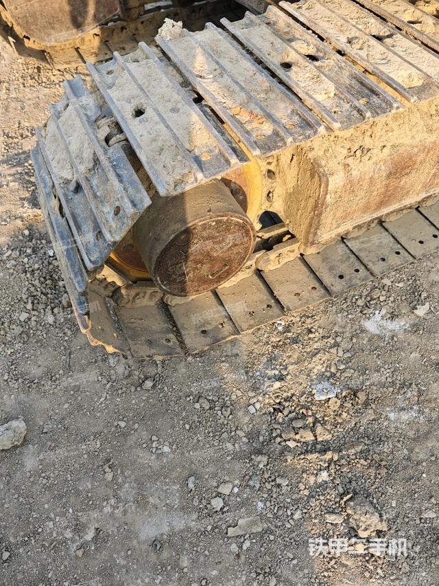 左驅(qū)動輪（行走機(jī)構(gòu)）