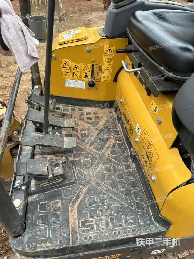 駕駛室頂部（整機(jī)外觀）