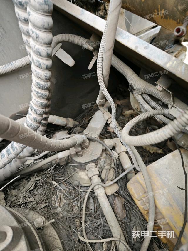 中央回轉(zhuǎn)接頭特寫（上車部件）