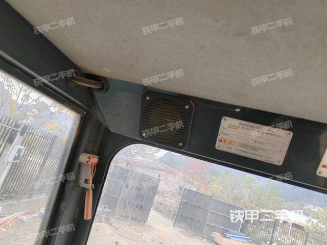 座椅右側(cè)控制臺(tái)/鑰匙門/油門/含右手柄（駕駛室部分）