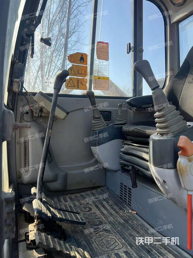 駕駛室頂部（整機(jī)外觀）