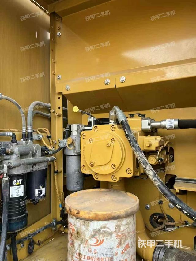 液壓泵艙室正面整體（整機(jī)外觀）