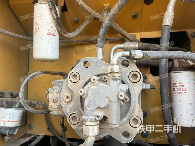 液壓泵艙室正面整體（整機(jī)外觀）