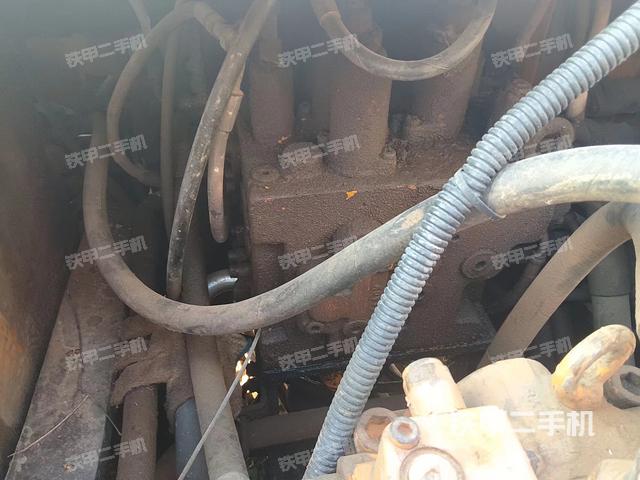 回转马达和主控阀（整机外观）