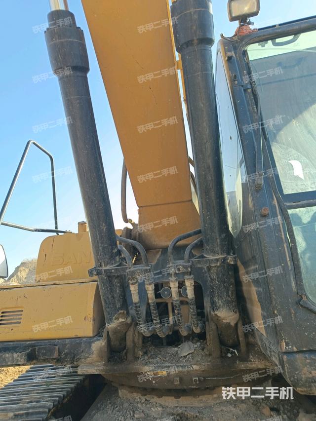 大臂油缸整體?豎拍（工作和回轉(zhuǎn)裝置）