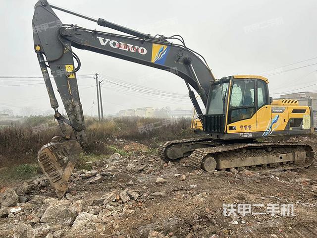 沃尔沃EC220DL挖掘机的设备实拍-第1张实拍照片