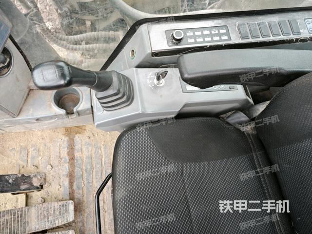 座椅右側(cè)控制臺/鑰匙門/油門/含右手柄（駕駛室部分）