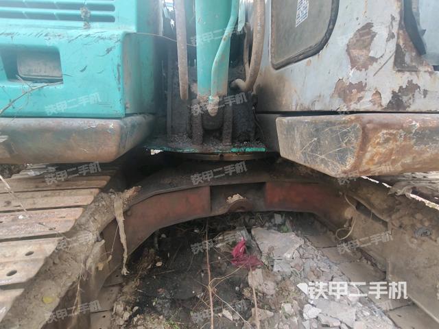 轉(zhuǎn)盤和下車架正前(工作和回轉(zhuǎn)裝置) 轉(zhuǎn)盤和下車架正前(工作和回轉(zhuǎn)裝置)