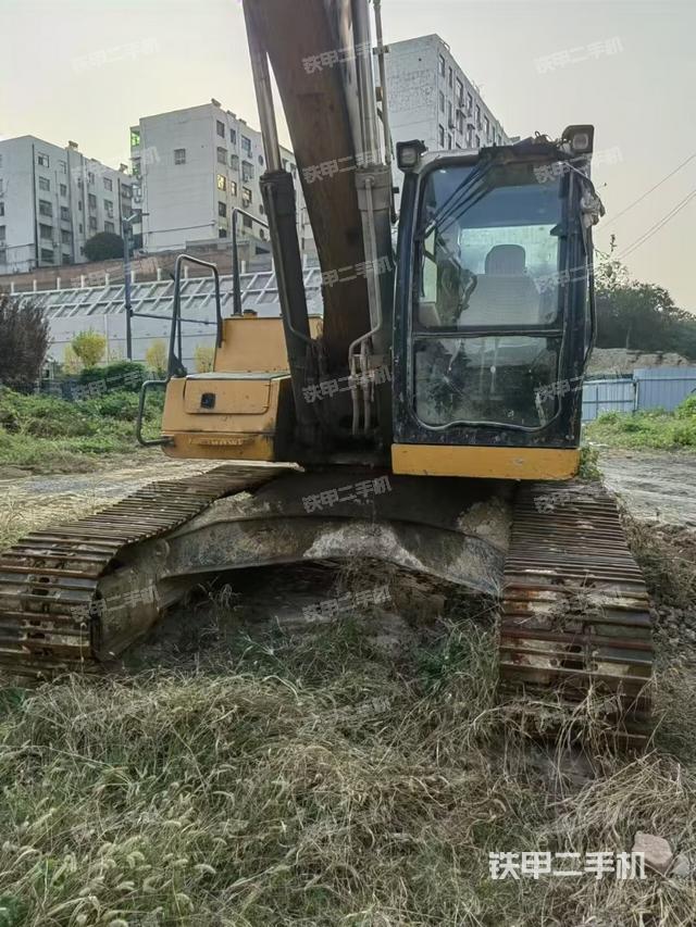 駕駛室整體（整機外觀）