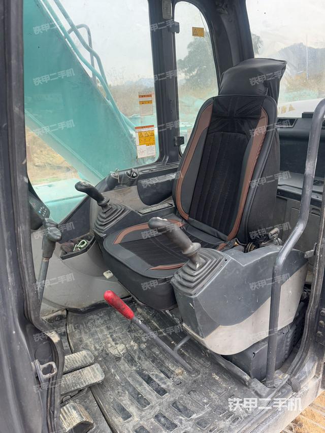 驾驶室整体（整机外观）