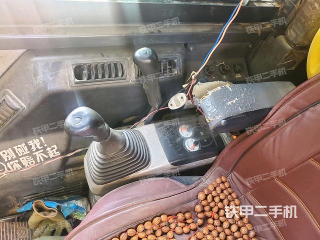 座椅右側(cè)控制臺/鑰匙門/油門/含右手柄（駕駛室部分）